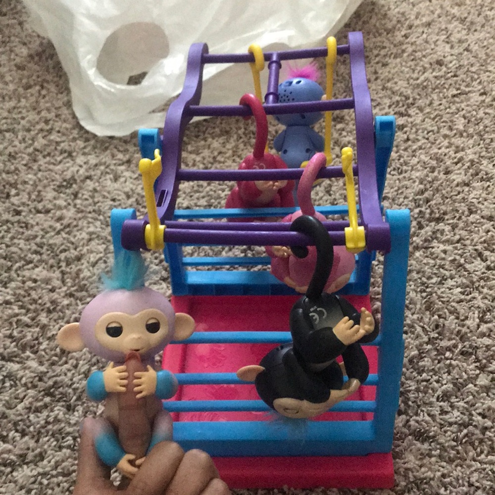 CHILDREN FINGERLING TOY SET